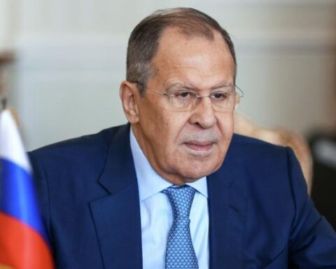 Լաւրով Երեւան պիտի ժամանէ