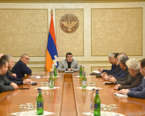 Արցախի Ազգային Ժողովի քաղաքական ուժերու ներկայացուցիչները Ա. Յարութիւնեանի մօտ
