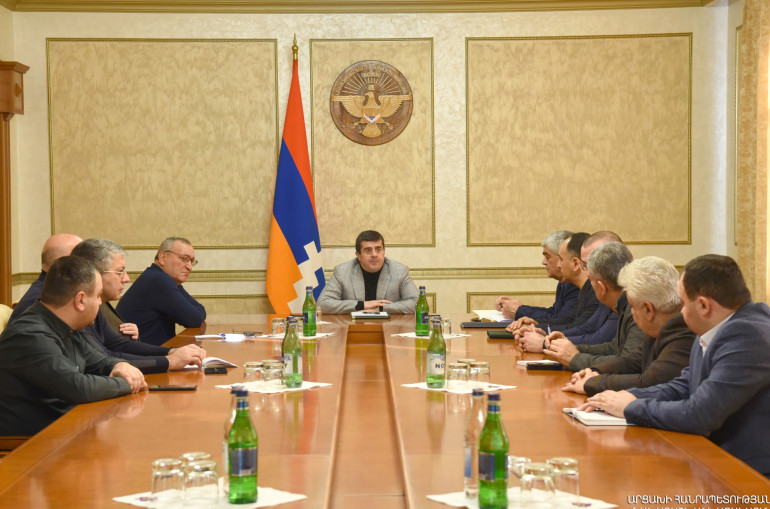 Արցախի Ազգային Ժողովի քաղաքական ուժերու ներկայացուցիչները Ա. Յարութիւնեանի մօտ