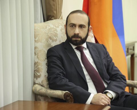 ՀՀ ԱԳ նախարարը Լաչինի միջանցքն անյապաղ բանալու շուրջ միջազգային համաձայնութիւն կը տեսնէ