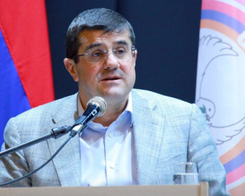 Արցախի մէջ նախարարներ նշանակուած են. Արցախի նախագահը ստորագրած է հրամանագրերը