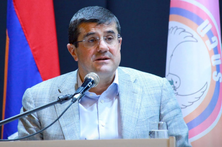 Արցախի մէջ նախարարներ նշանակուած են. Արցախի նախագահը ստորագրած է հրամանագրերը