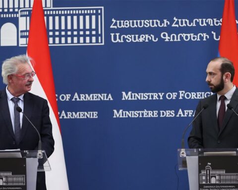 Երեւանը կը բացառէ Լաչինի միջանցքի կարգաւորումներու վերաբանակցումը