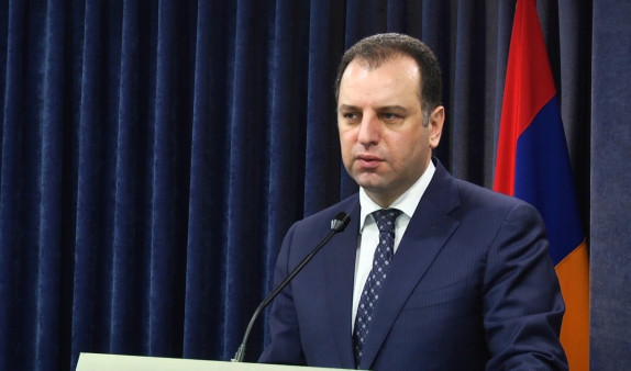 ՀՀ պաշտպանութեան նախկին նախարար Վիգէն Սարգսեանի նկատմամբ հետախուզում յայտարարուած է