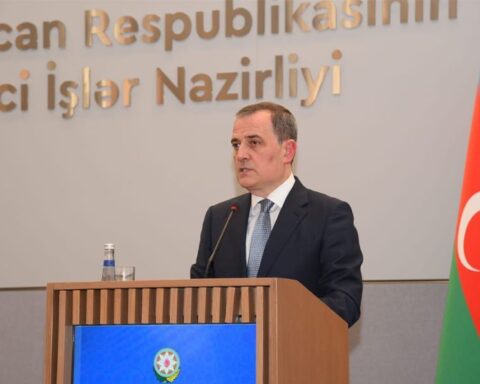 Հայաստանի հետ առցանց դիւանագիտութիւնը արդիւնաւէտ չէ, պէտք է վերադառնալ բանակցութիւններու սեղանի շուրջ. Պայրամով