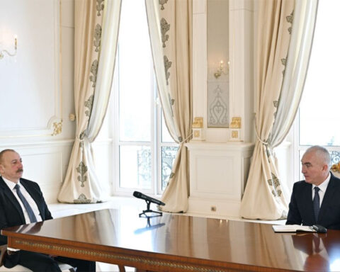 «Հայ-ատրպէյճանական սահմանի ուղղութեամբ շատ շահեկան դիրք ունինք, այդ դիրքերուն պիտի ամրապնդուինք եւ մնանք»․ Ալիեւ