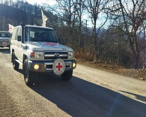 Կարմիր խաչի ուղեկցութեամբ 12 բուժառու Արցախէն Հայաստան տեղափոխուած է, իսկ 8–ը` Հայաստանէն` Արցախ