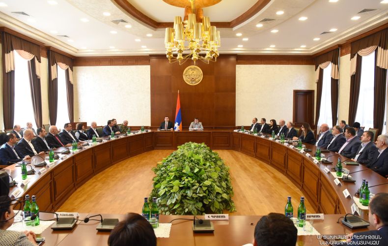 Բացառուած է Ատրպէյճանի հետ որեւէ համարկման գործընթաց. Յարութիւնեան ներկայացուց նոր պետական նախարարը