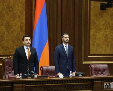 ՀՀ Ազգային Ժողովը մէկ վայրկեան լռութեամբ յարգեց Մարտ 1-ի զոհերուն յիշատակը