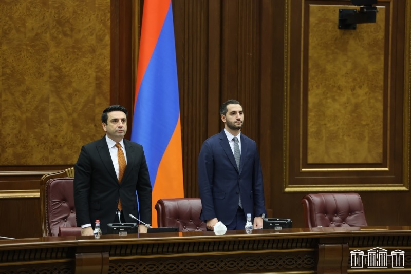 ՀՀ Ազգային Ժողովը մէկ վայրկեան լռութեամբ յարգեց Մարտ 1-ի զոհերուն յիշատակը